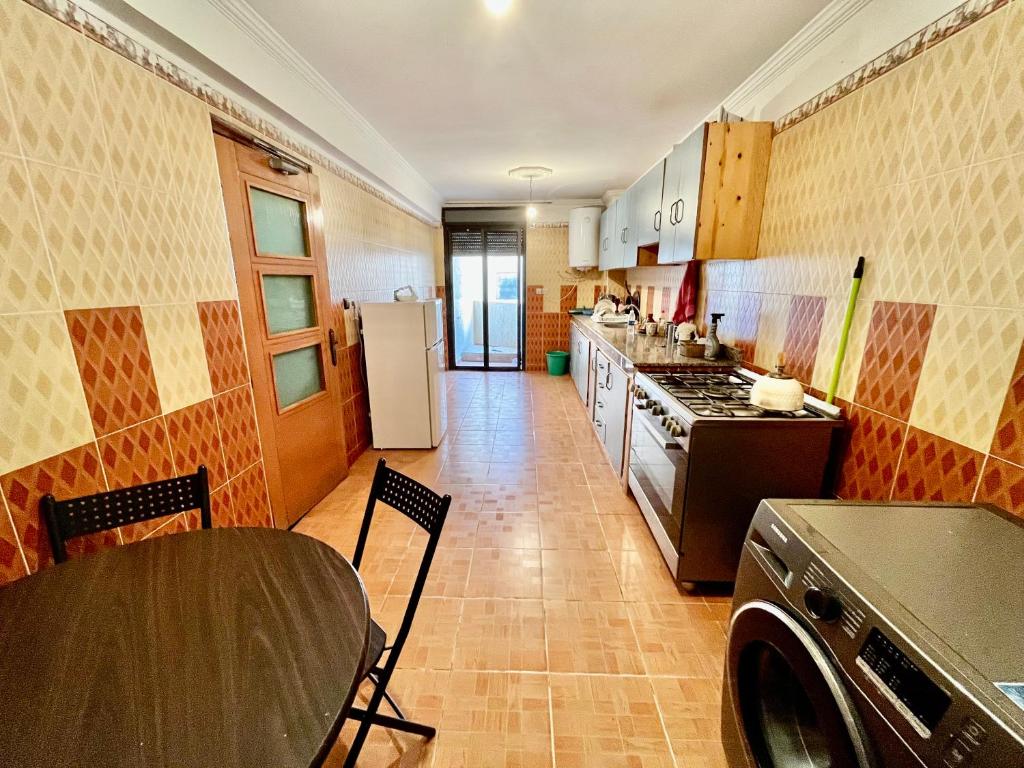 Kuchyň nebo kuchyňský kout v ubytování Residence Mly youssef appart
