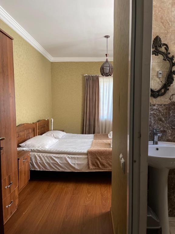 Postel nebo postele na pokoji v ubytování Guesthouse Chela
