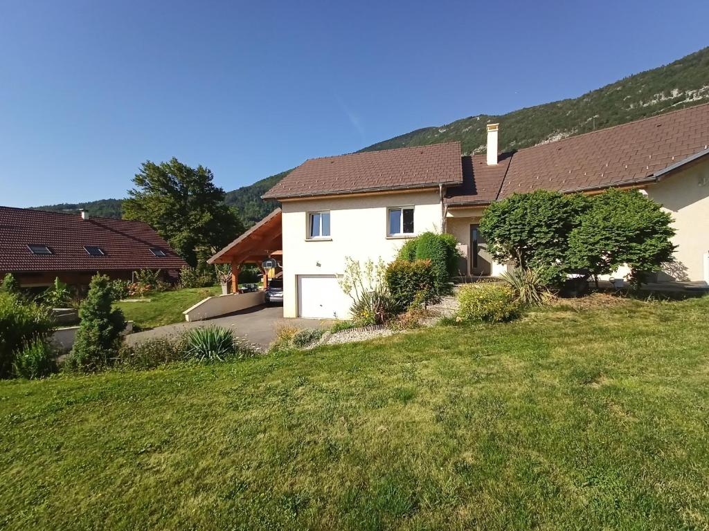 a white house with a grassy yard at Mayeux in Nances