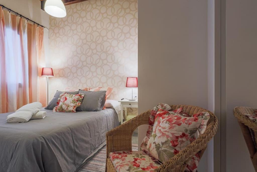 Cosy charming private 2-bedroom apartment with air-con in ...