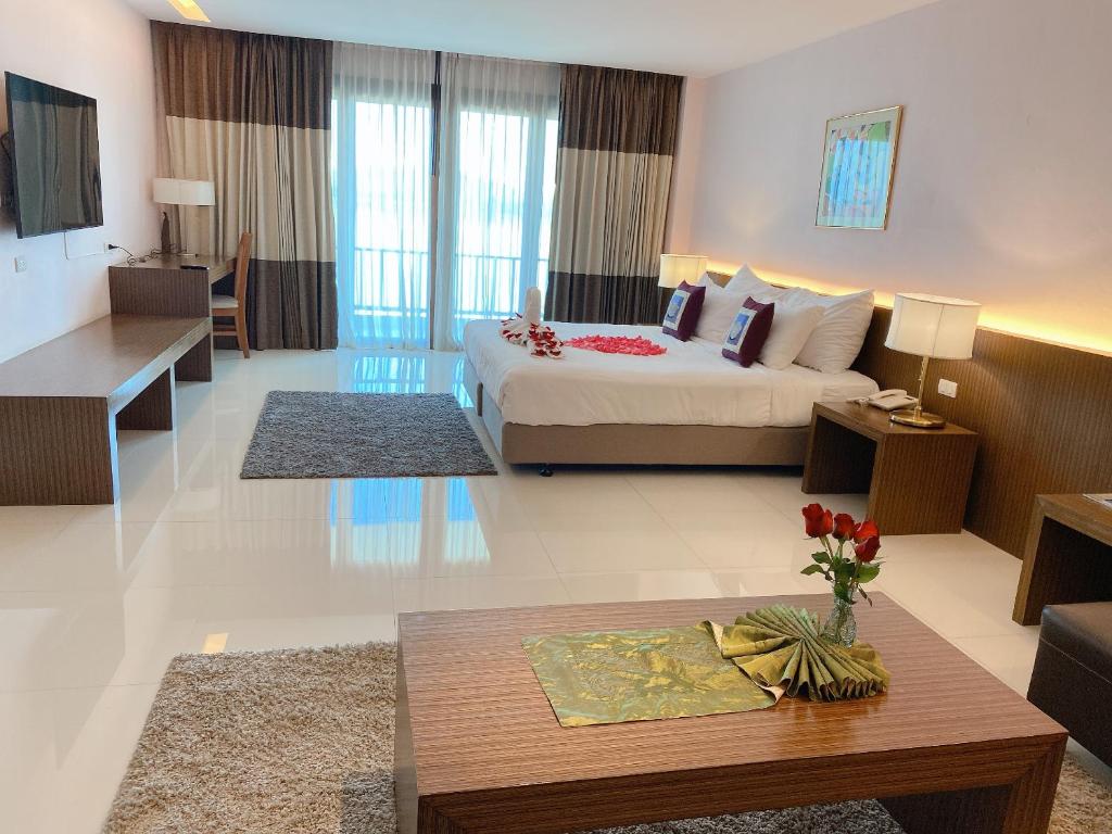 TV a/nebo společenská místnost v ubytování Siam Triangle Hotel Chiang Sean
