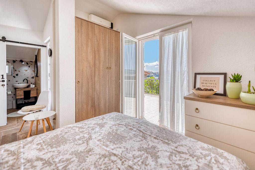 Postel nebo postele na pokoji v ubytování Miro guesthouse