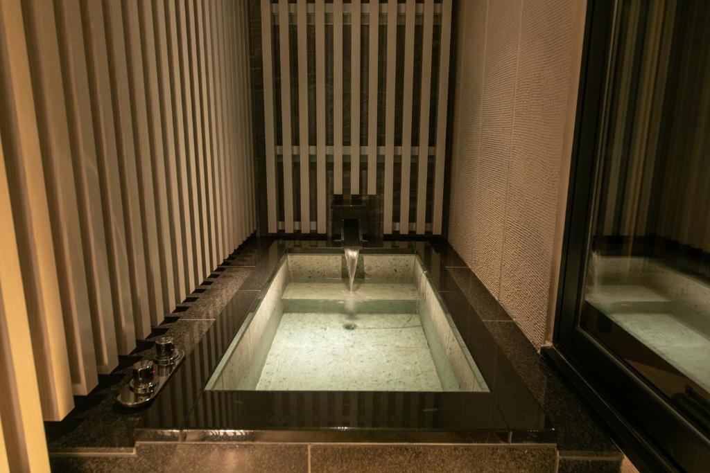 Hotel Karuta Akasaka - Double Room With Private External Bathroom