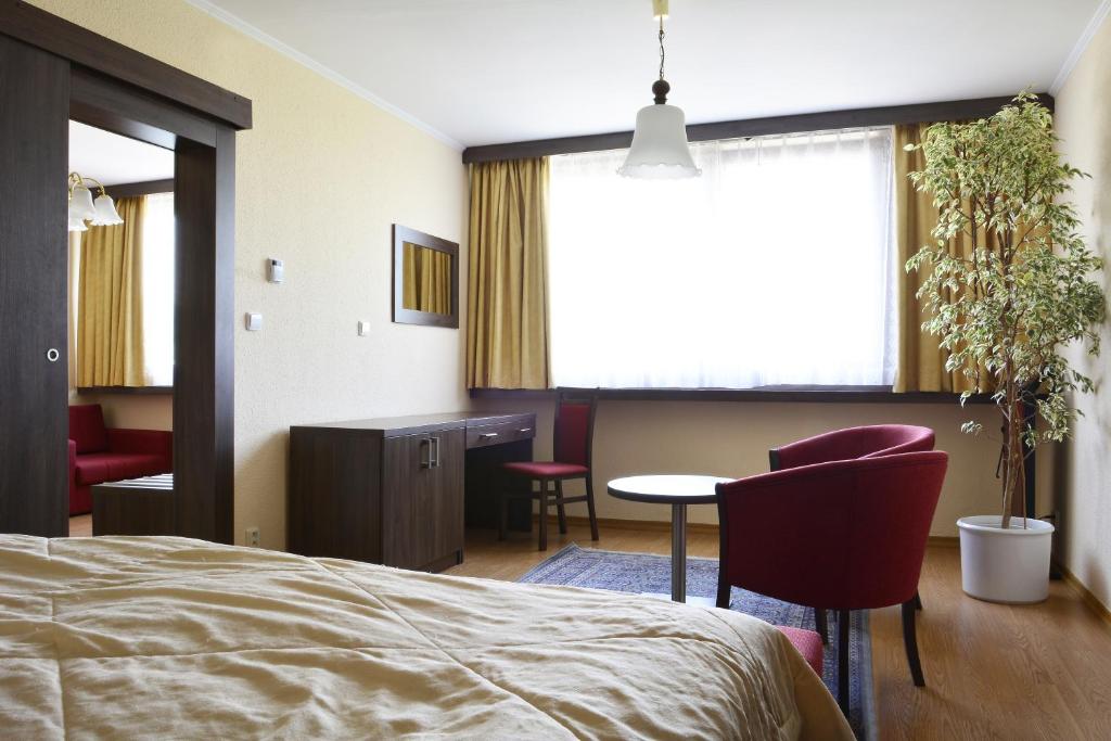 Postel nebo postele na pokoji v ubytování Hotel Olympik