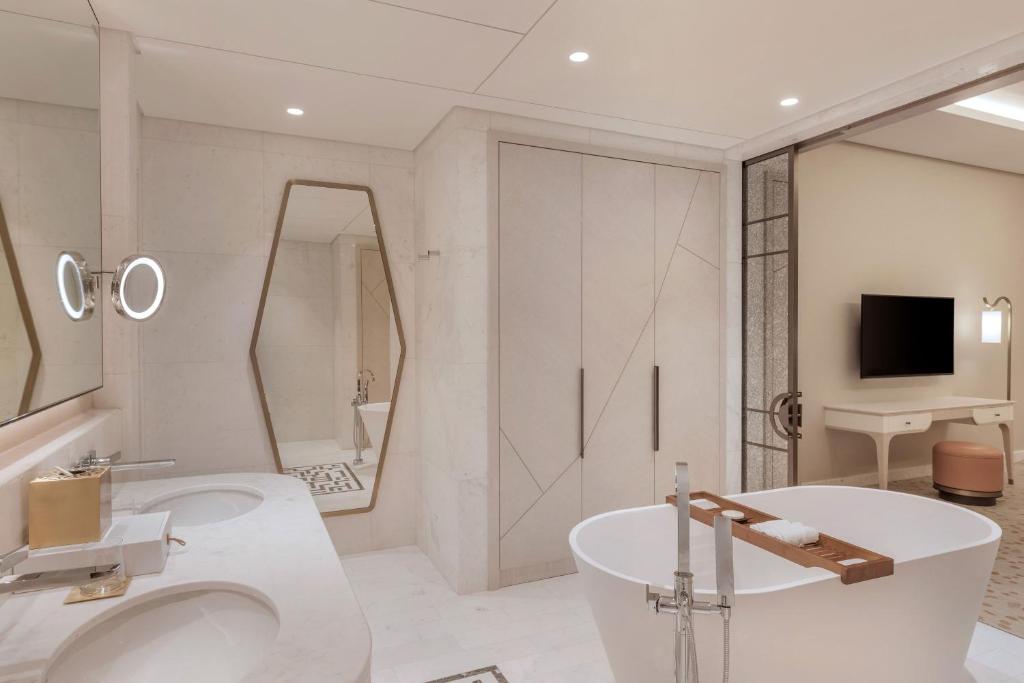 Koupelna v ubytování The St. Regis Dubai, The Palm