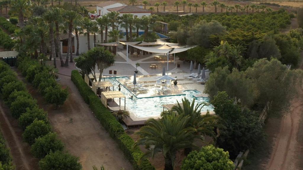 uma vista aérea de um resort com uma piscina em Can Jaume by Ocean Drive em Ibiza