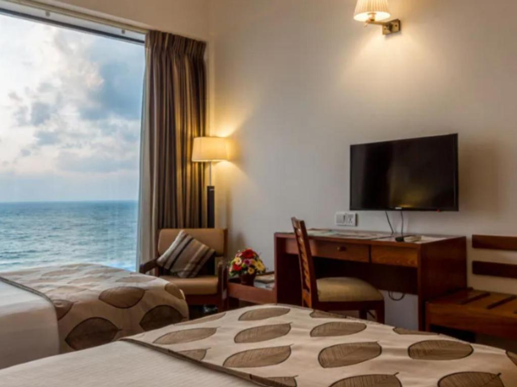 Postel nebo postele na pokoji v ubytování The Ocean Colombo