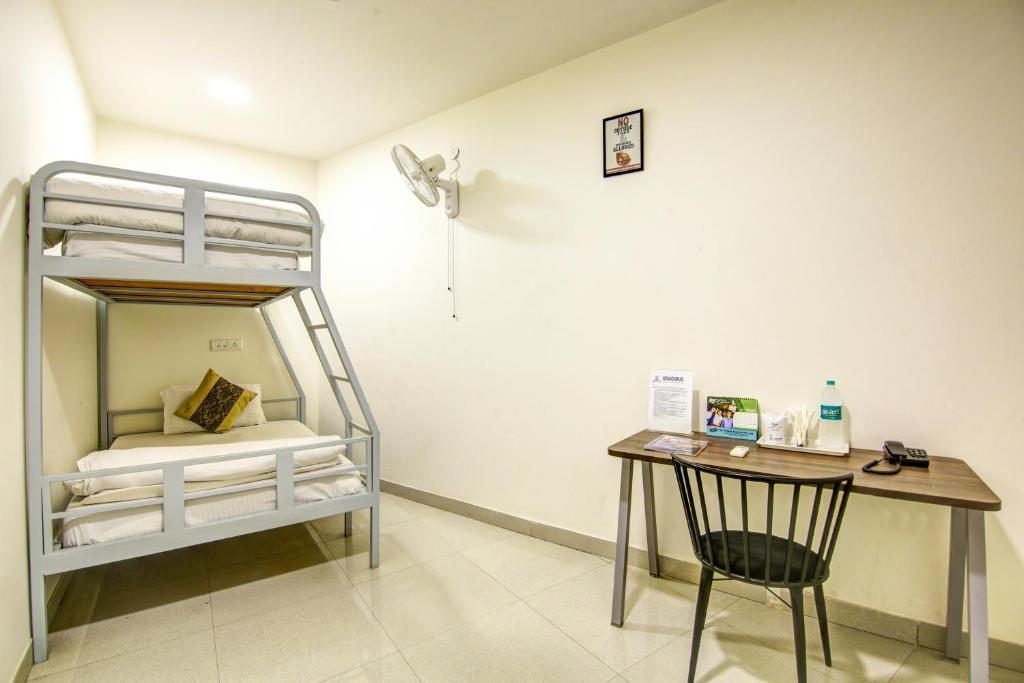 Postel nebo postele na pokoji v ubytování Gracious by Vishesh Hotels & Home Stay
