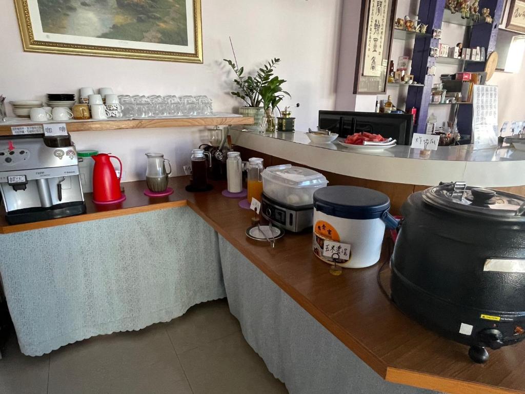 a kitchen with a counter top with a coffee maker at Junyi Landscape Villa in Ren&#39;ai