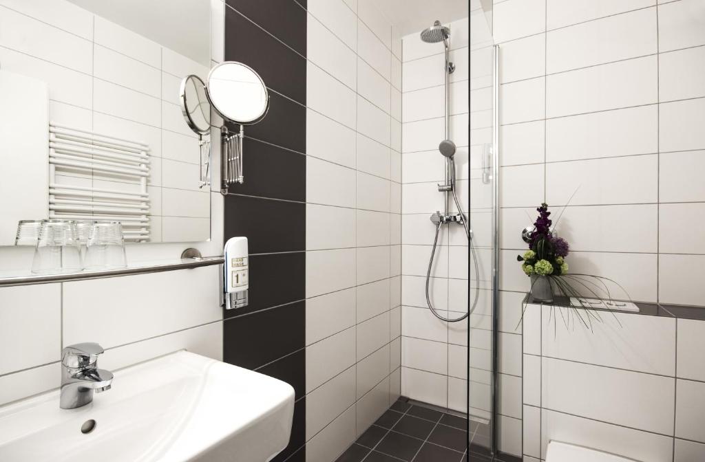 Koupelna v ubytování Hotel Metropol by Maier Privathotels