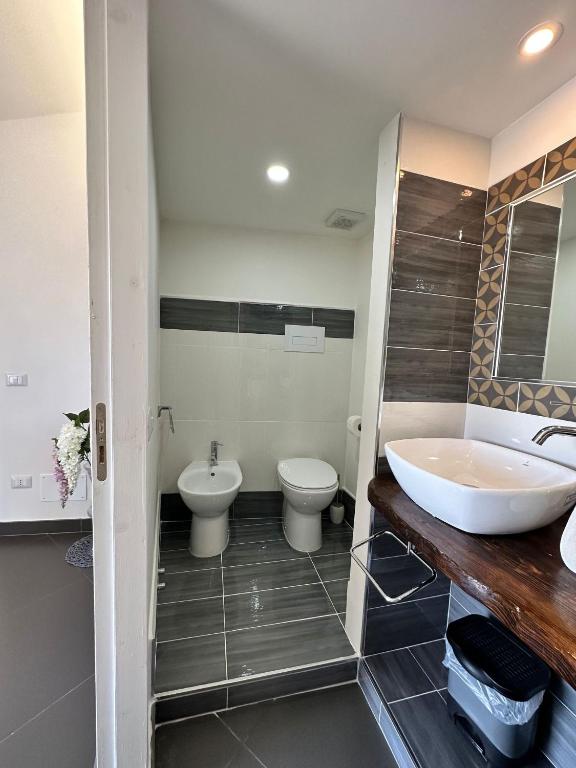 A bathroom at Matarazzo Rooms