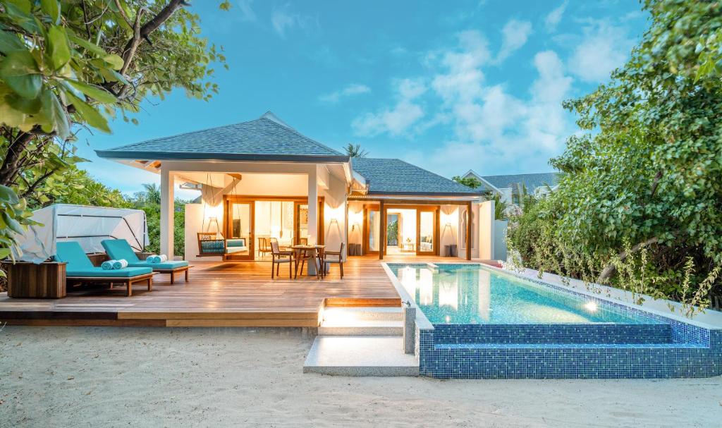 Hideaway Beach Resort & Spa, Dhidhdhoo – Updated 2024 Prices
