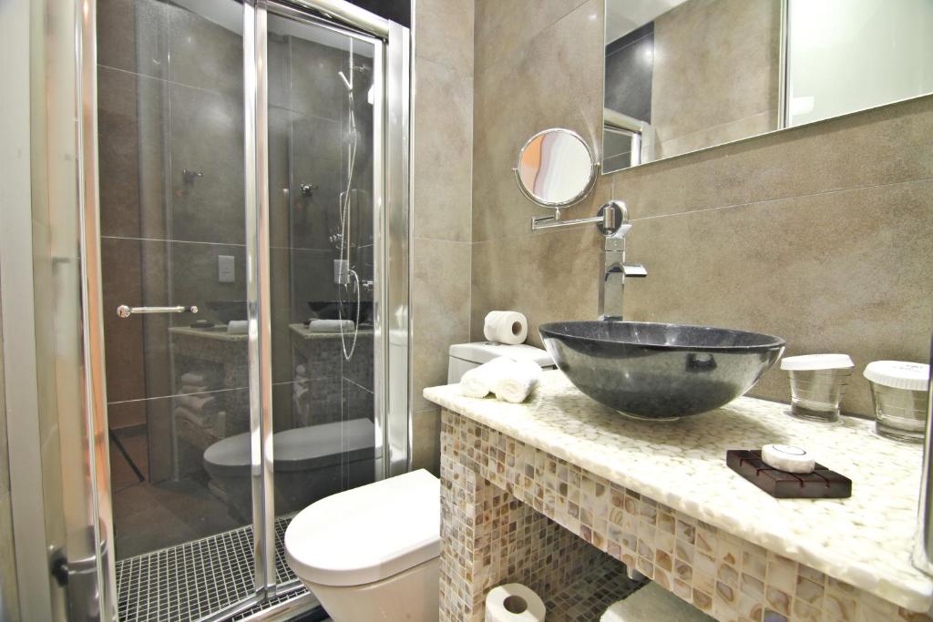Koupelna v ubytování Achilleos City Hotel
