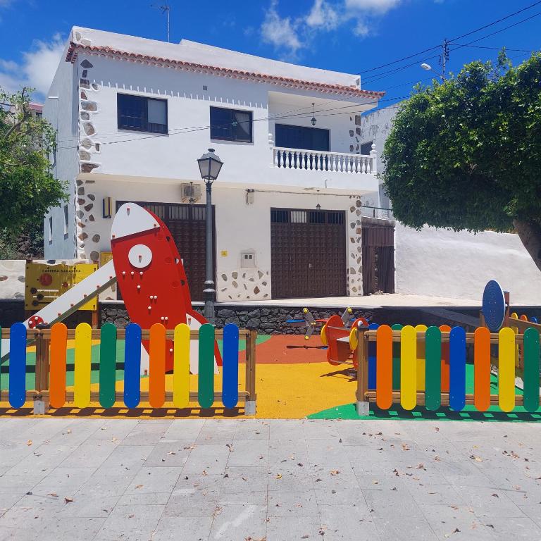 Plac zabaw dla dzieci w obiekcie Candela's House