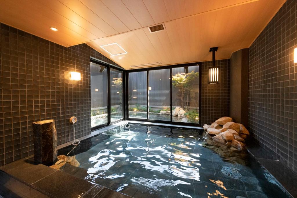 Bazén v ubytování Shinrin Hotel nebo v jeho okolí