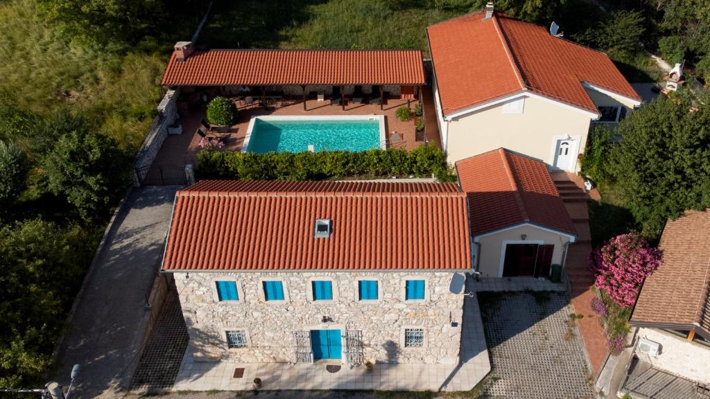 an aerial view of a house with a swimming pool at Ferienhaus Katarina in Bribir