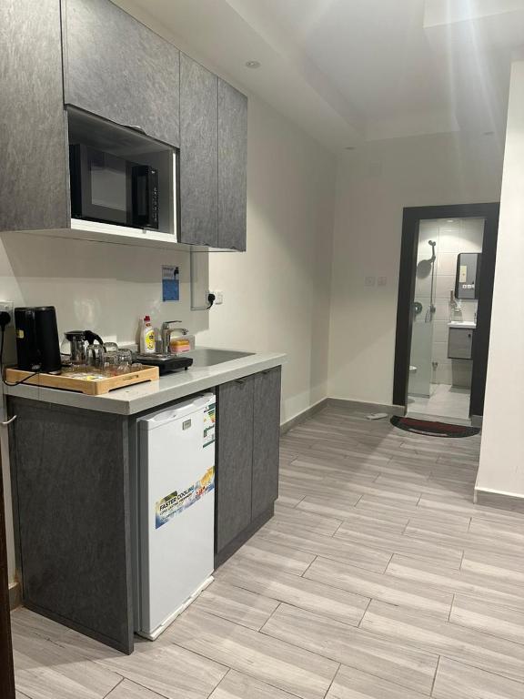 Kuchyň nebo kuchyňský kout v ubytování منازل الشمال للشقق المخدومة Manazel Al Shamal Serviced Apartments