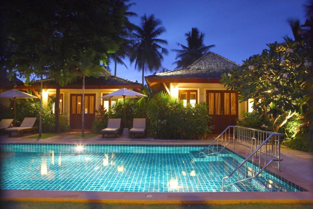 Der Swimmingpool an oder in der Nähe von Pai Tan Villas - SHA Extra Plus