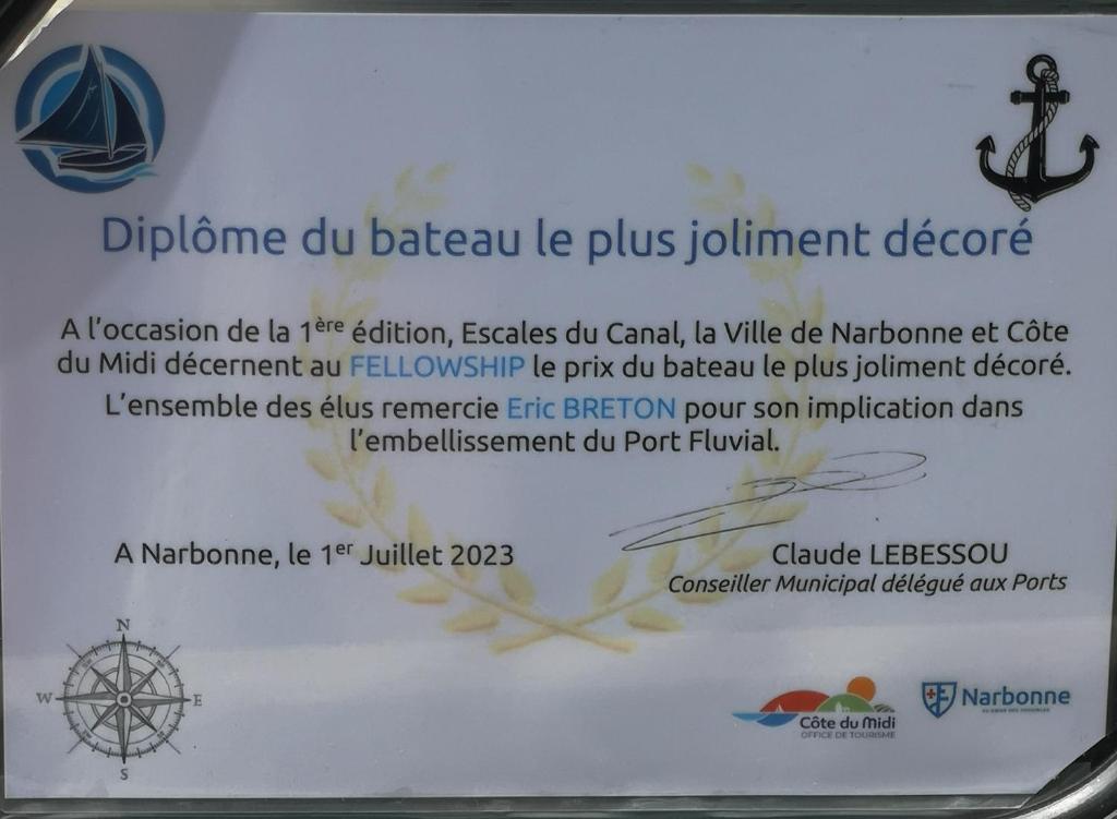 a sign for a dk bellingen ice plus tourism degree at Bateau Fellowship in Narbonne