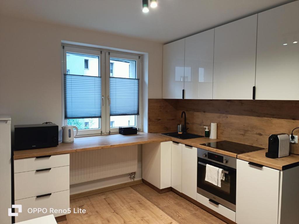 Η κουζίνα ή μικρή κουζίνα στο Apartament przy kortach 2