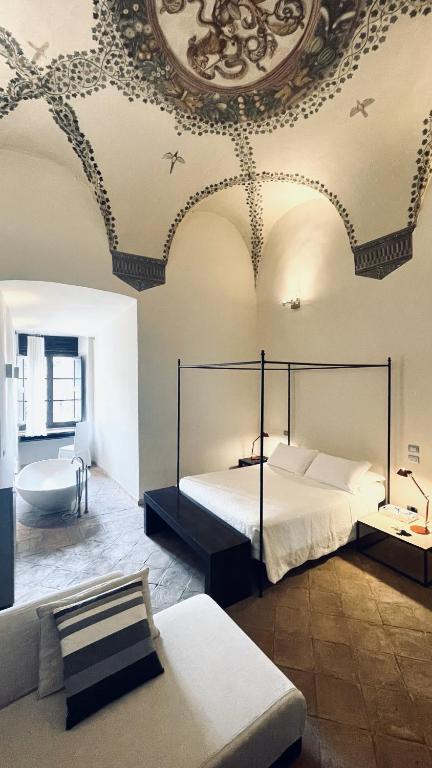 Postel nebo postele na pokoji v ubytování Hotel Palazzo Piccolomini