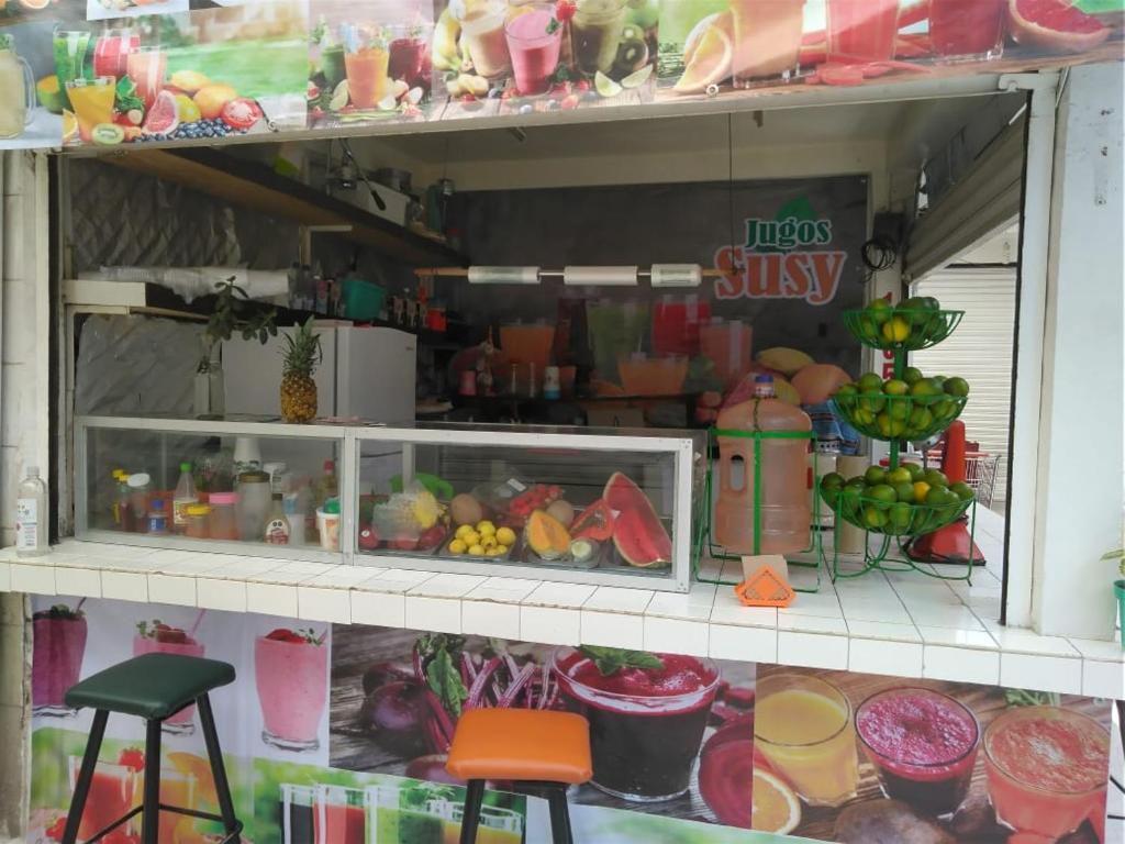 un negozio di giocattoli pieno di frutta e verdura di Local comercial a Xochimilco
