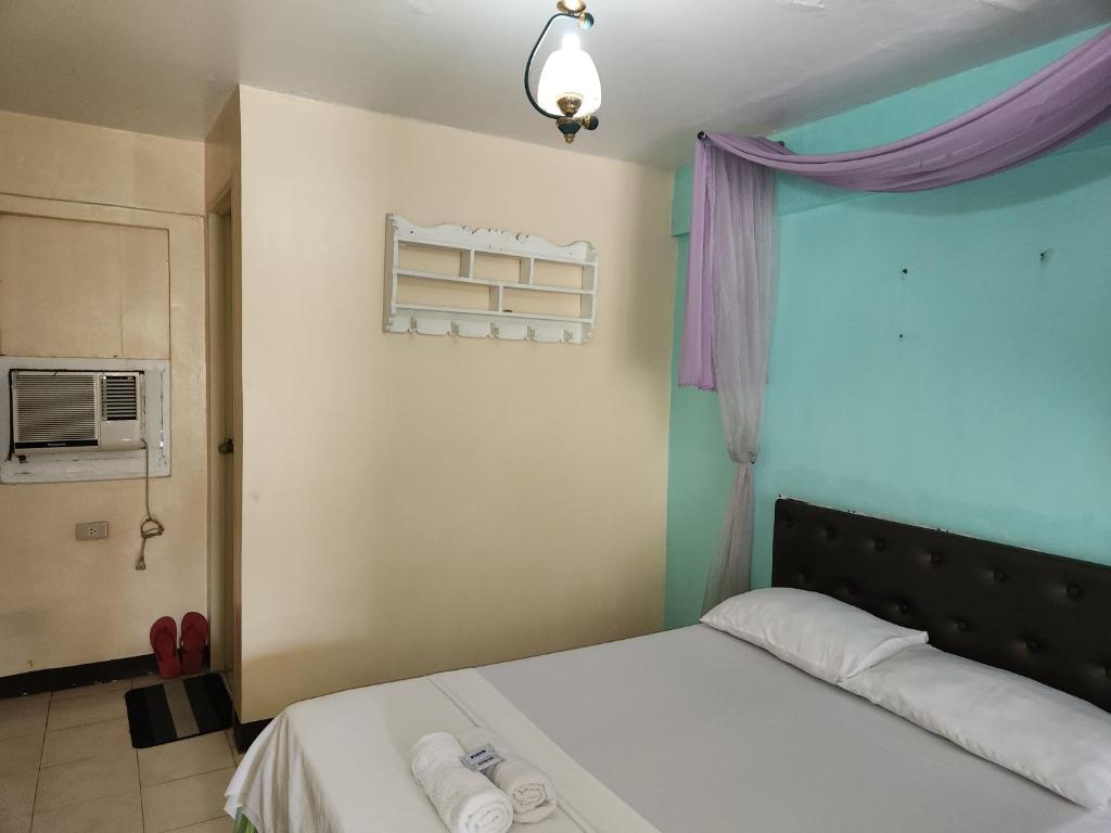 Postel nebo postele na pokoji v ubytování Country Sampler Inn