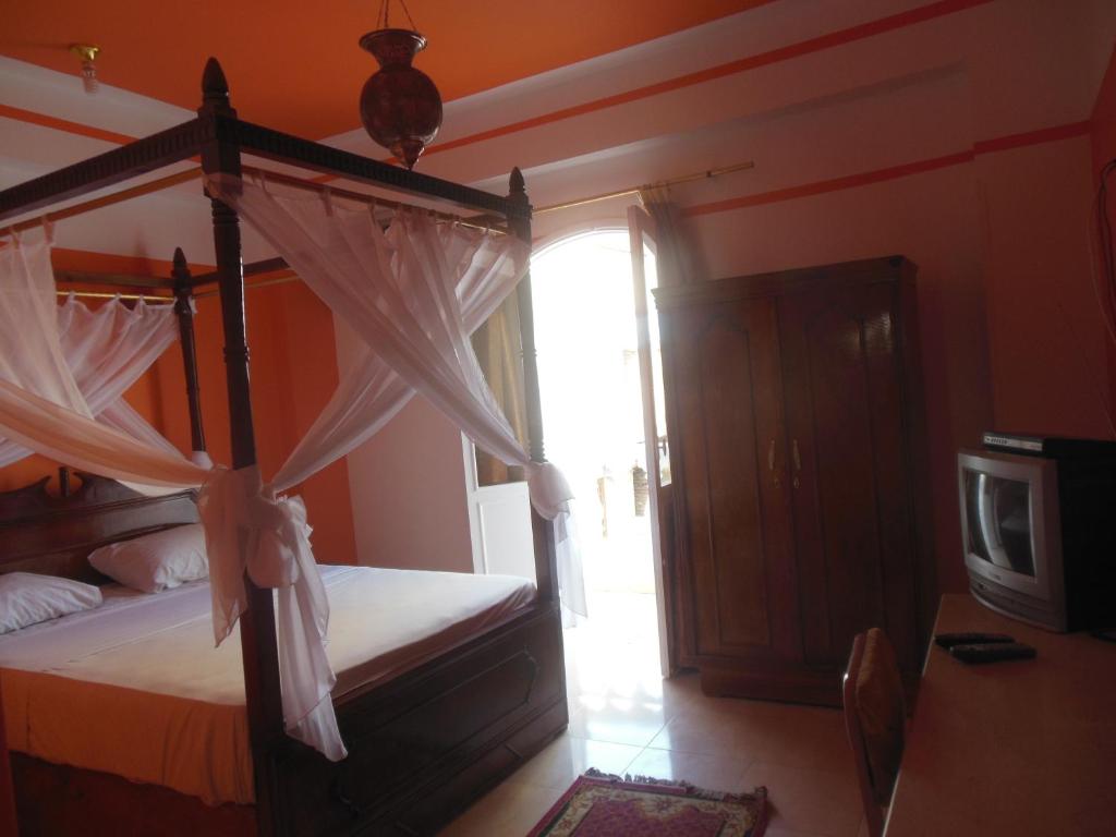 Postel nebo postele na pokoji v ubytování Cleopatra Hotel Luxor