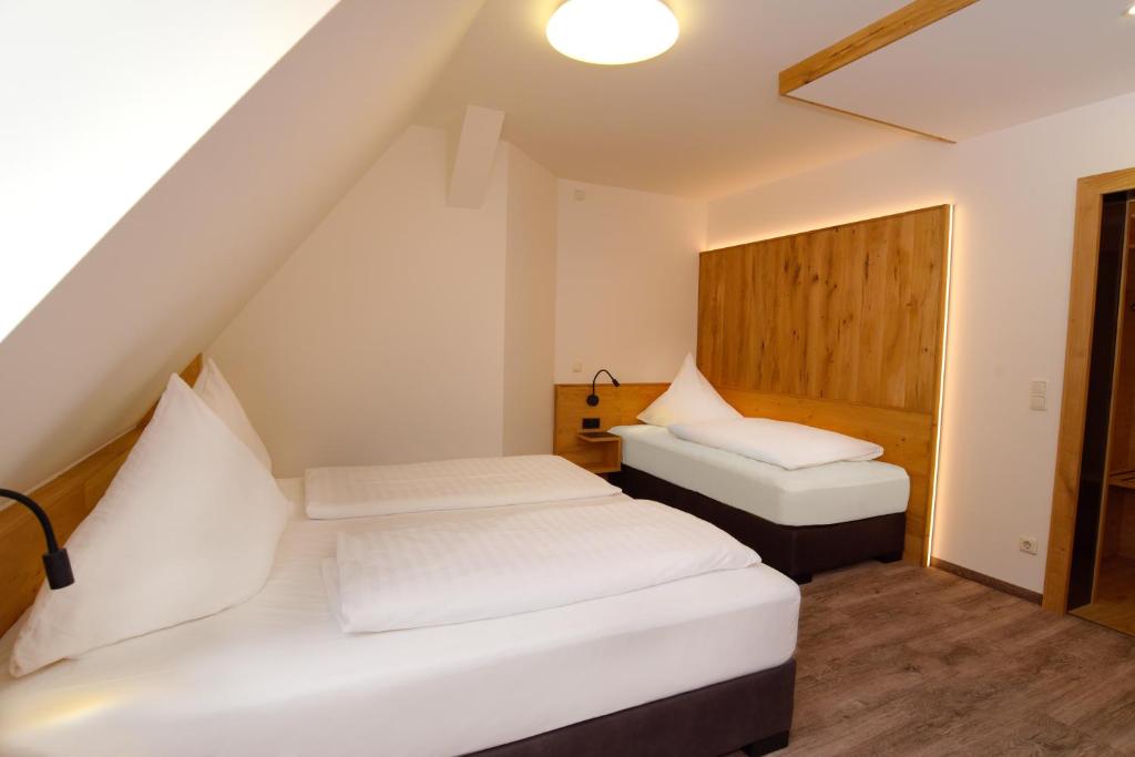 Krone - Hotel Garni - Habitación Triple Estándar