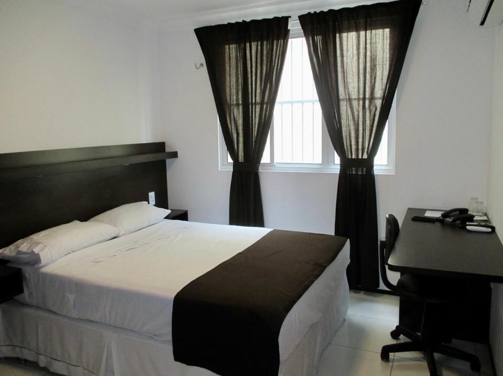 Postel nebo postele na pokoji v ubytování SP Hotel e Pousada Fortaleza