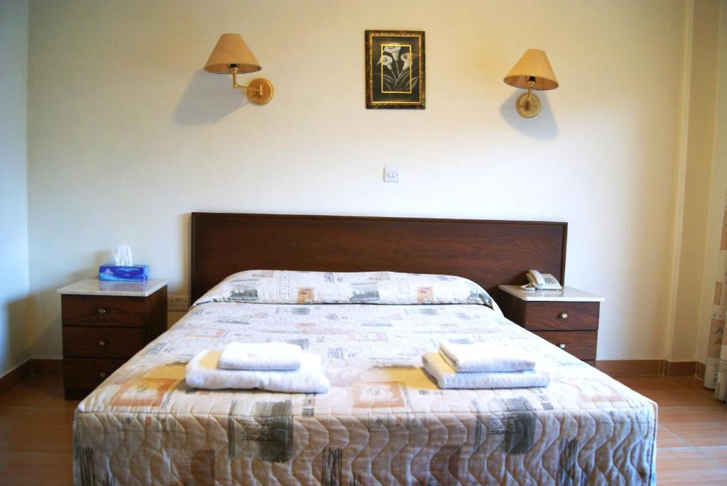 Postel nebo postele na pokoji v ubytování M. Moniatis Hotel