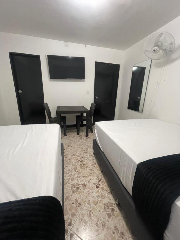 Postel nebo postele na pokoji v ubytování Hotel De León Estadio