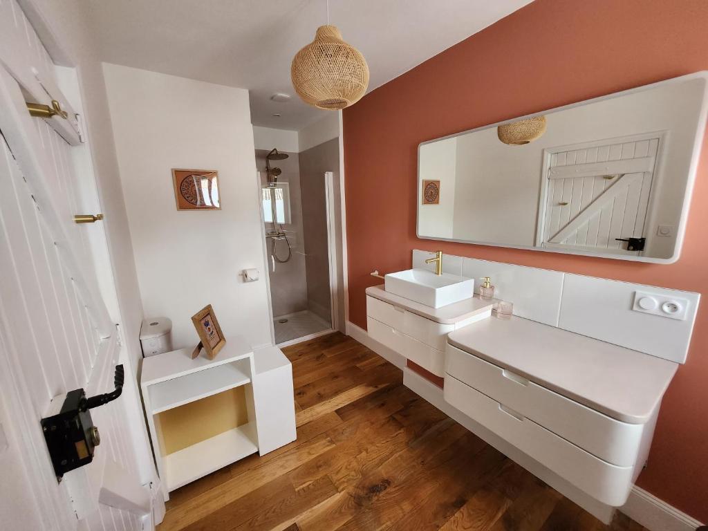 Koupelna v ubytování Chambre d'hôtes LE FLACON DE LA VERROUILLE