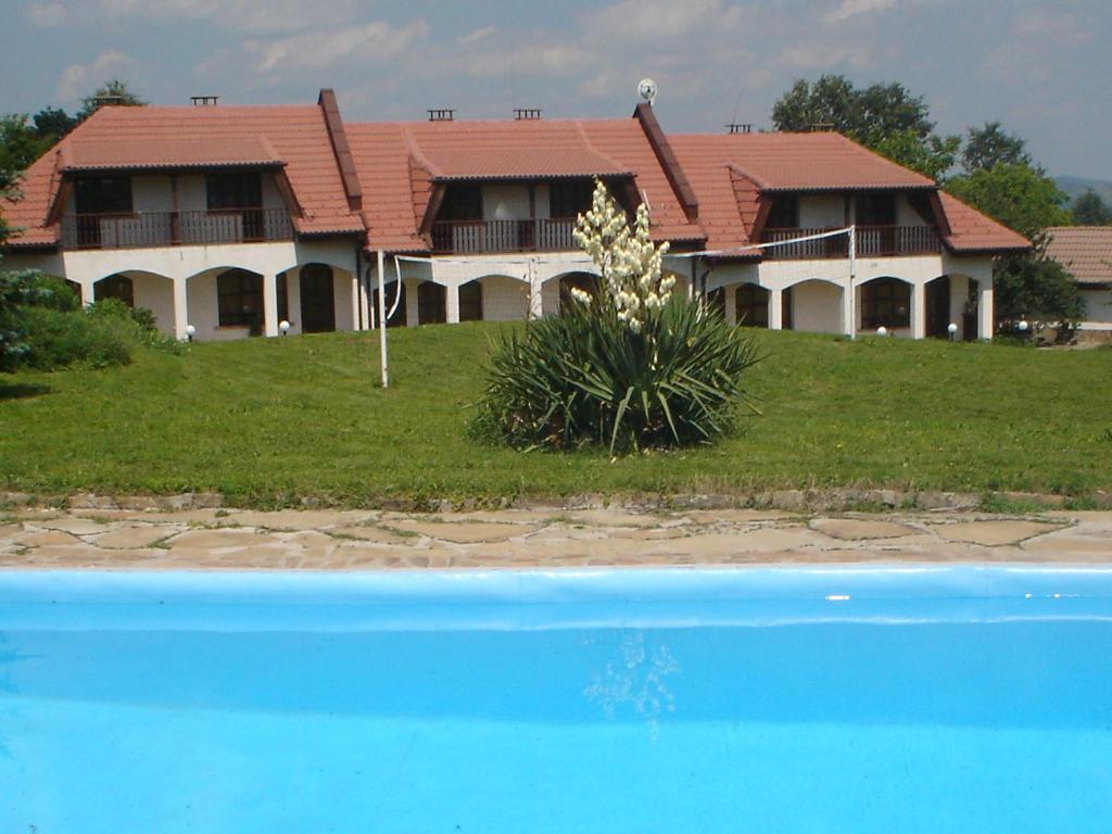 Bazén v ubytování Complex Roden Kray nebo v jeho okolí