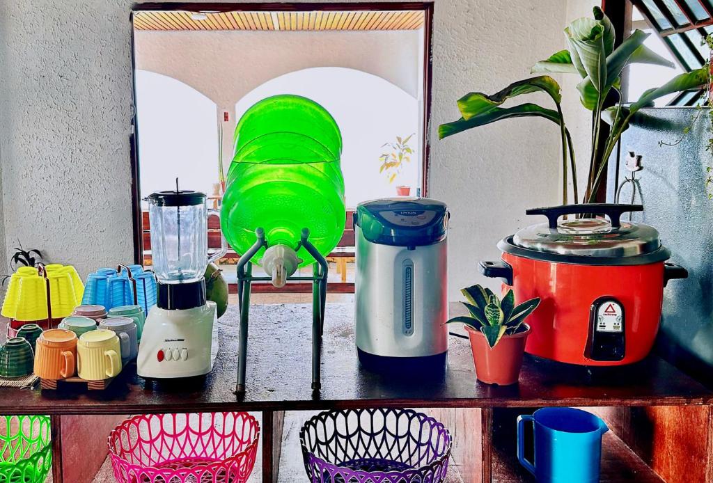 Příslušenství pro přípravu čaje a kávy v ubytování Moana Beach House