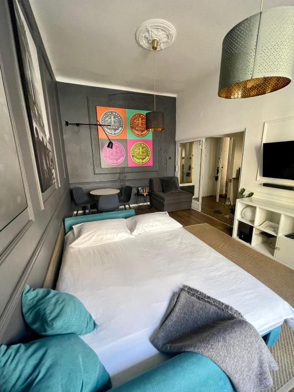 Studio Apartment Lubynski in center of Zagreb - 11