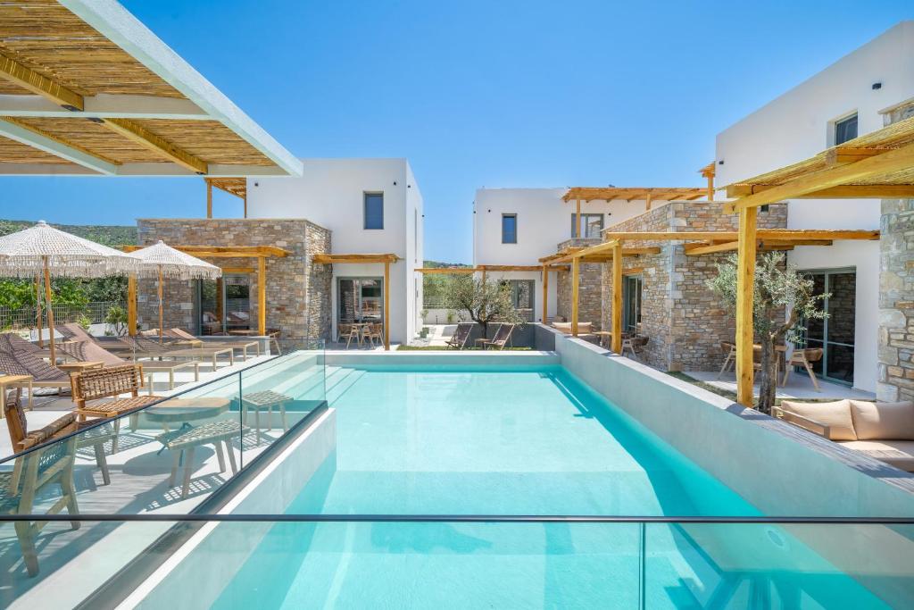 Bazén v ubytování Azzure Luxury Suites nebo v jeho okolí