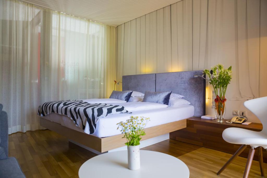 Postel nebo postele na pokoji v ubytování Kleines Hotel Kärnten