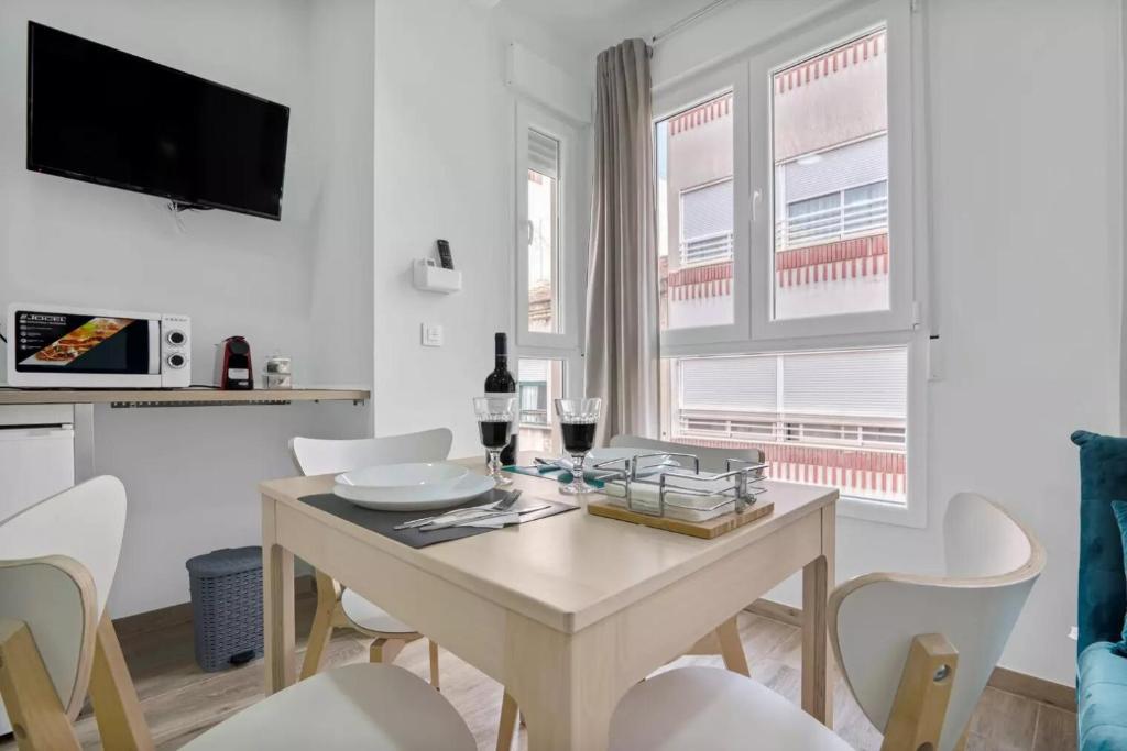 TV a/nebo společenská místnost v ubytování Umihouse apartamentos centro Alicante
