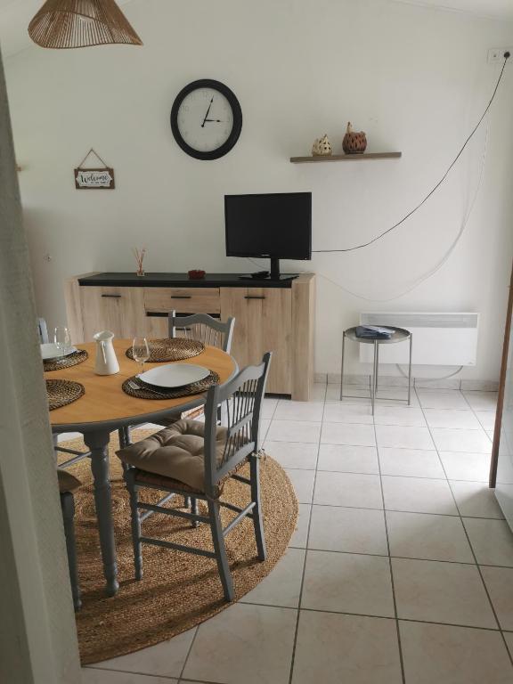 L'enclos bleu, gîte - marais poitevin avec piscine chauffée - Appartamento Con Una Camera Da Letto