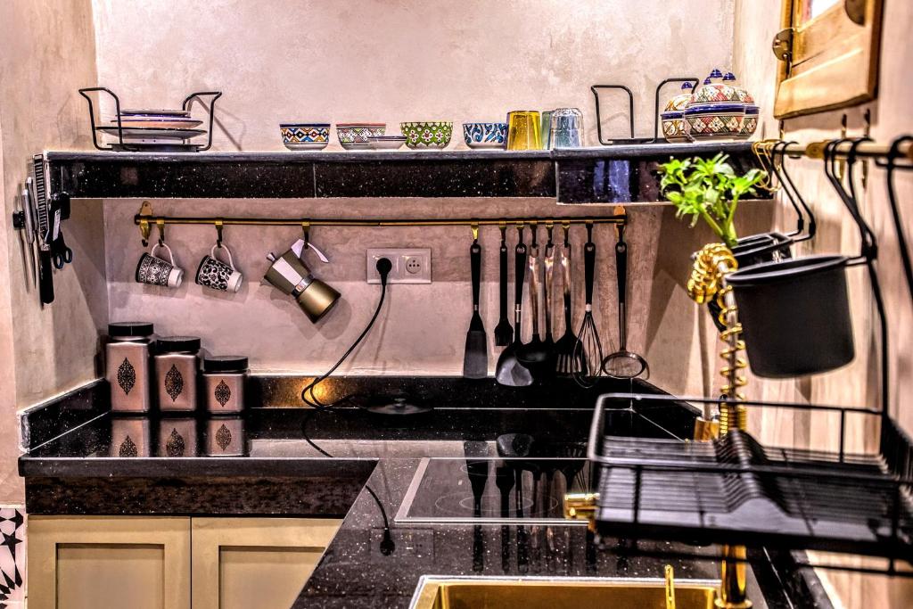 Een keuken of kitchenette bij Old world charm, modern comfort