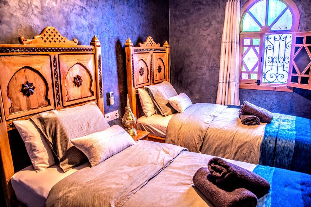 Een bed of bedden in een kamer bij Old world charm, modern comfort