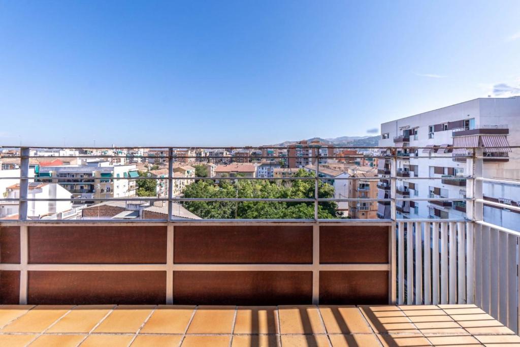 balcón con vistas a la ciudad en Que vistas, en Granada
