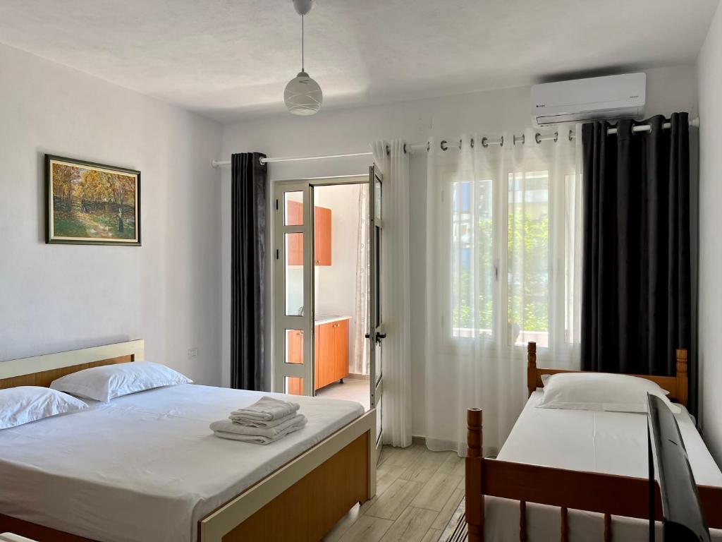Postel nebo postele na pokoji v ubytování Rei’s place