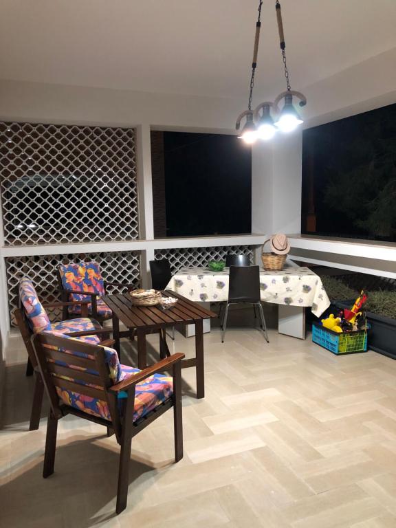 A television and/or entertainment centre at Villa Enza - A 150 passi dal mare