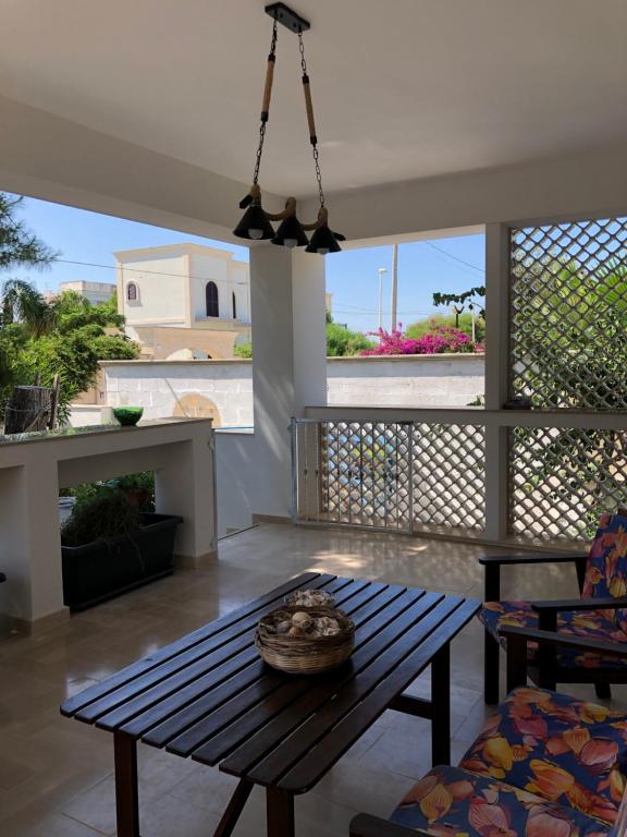 A balcony or terrace at Villa Enza - A 150 passi dal mare