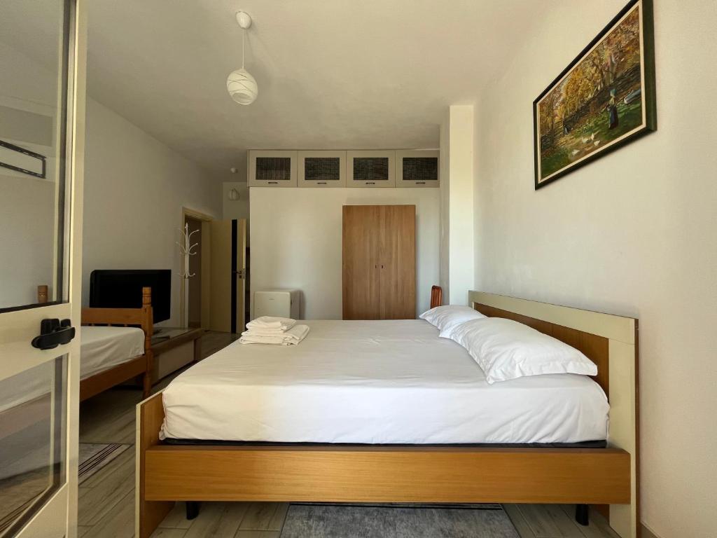 Postel nebo postele na pokoji v ubytování Rei’s place