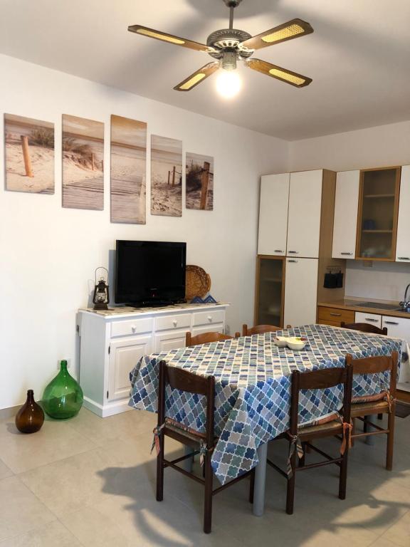 A kitchen or kitchenette at Villa Enza - A 150 passi dal mare
