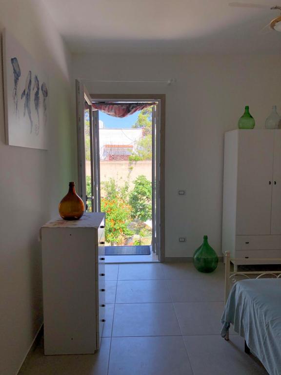 A bed or beds in a room at Villa Enza - A 150 passi dal mare