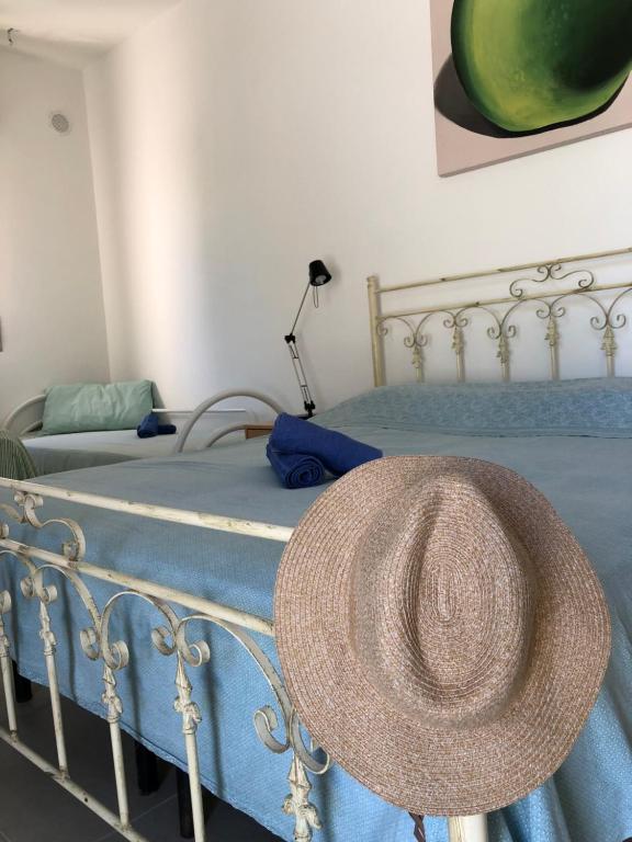A bed or beds in a room at Villa Enza - A 150 passi dal mare